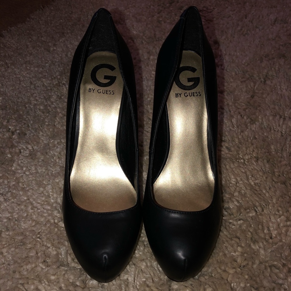 Like New Black Guess Heels